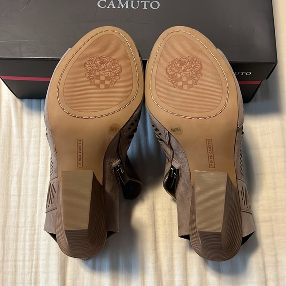 Vince Camuto style Kimora heeled sandals - Picture 2 of 4